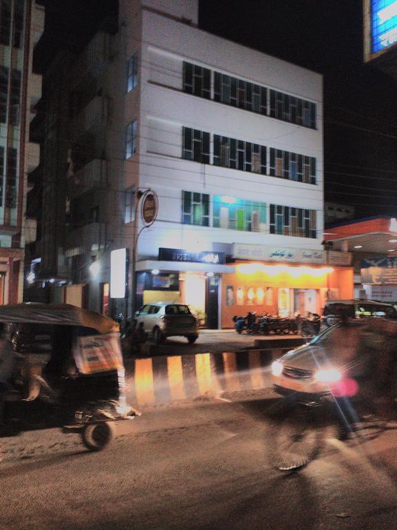 Hotel Ajaya 瓦拉纳西 外观 照片